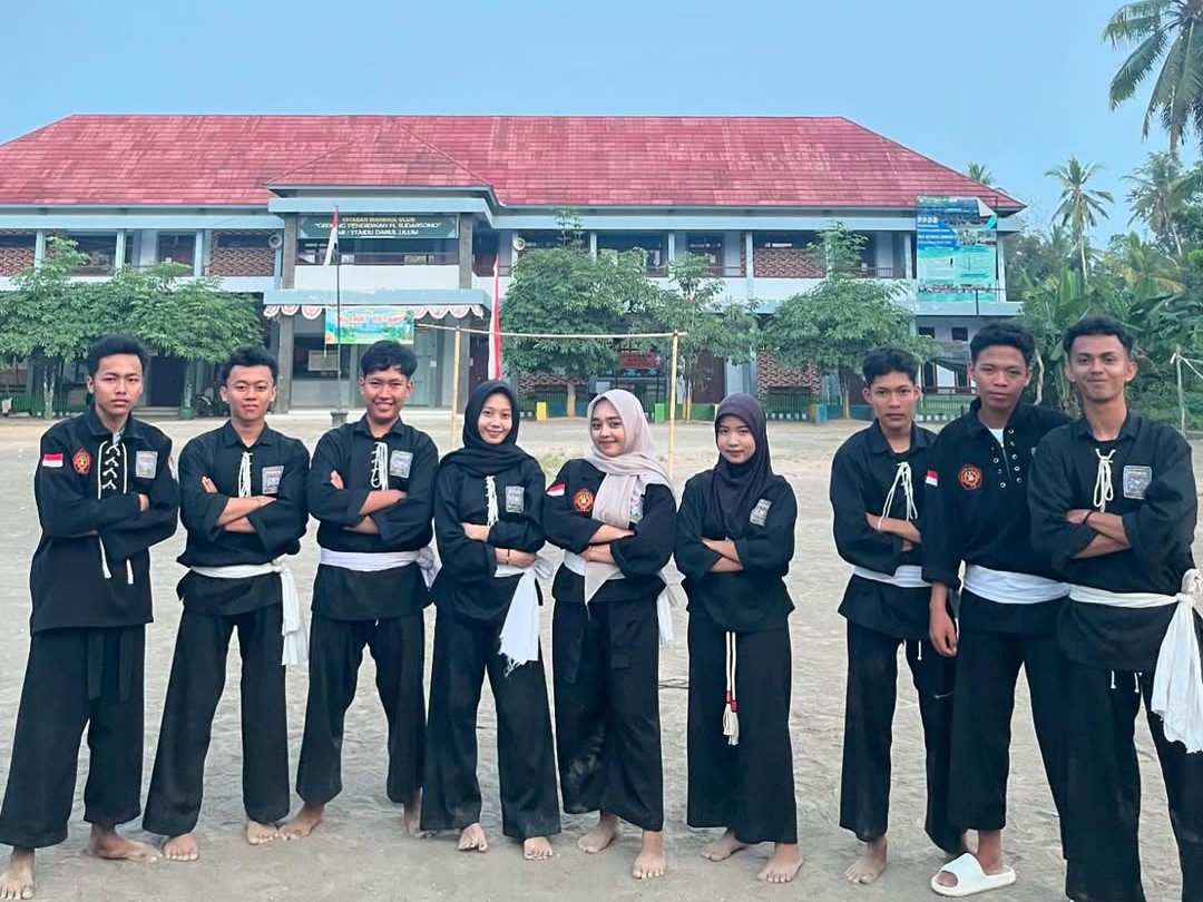 Gotong royong pembersihan fasilitas umum di Dusun Krajan